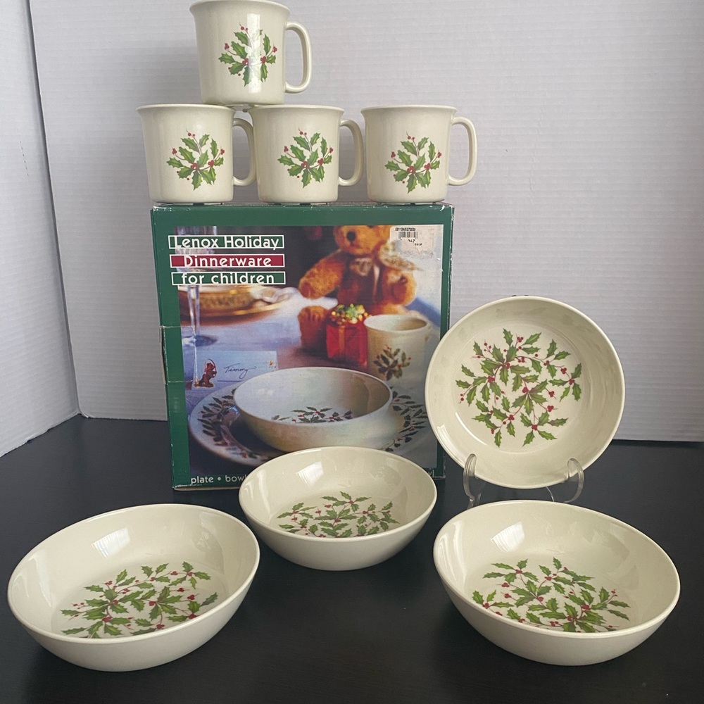Lenox China holiday 8 piece place settings for children/kids - Melamine